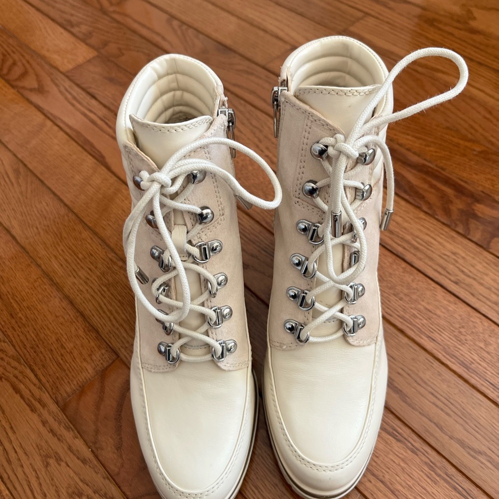 NWOT Vince Camuto Donenta Women's Cream Lace-Up Ankle Boots - Picture 5 of 7